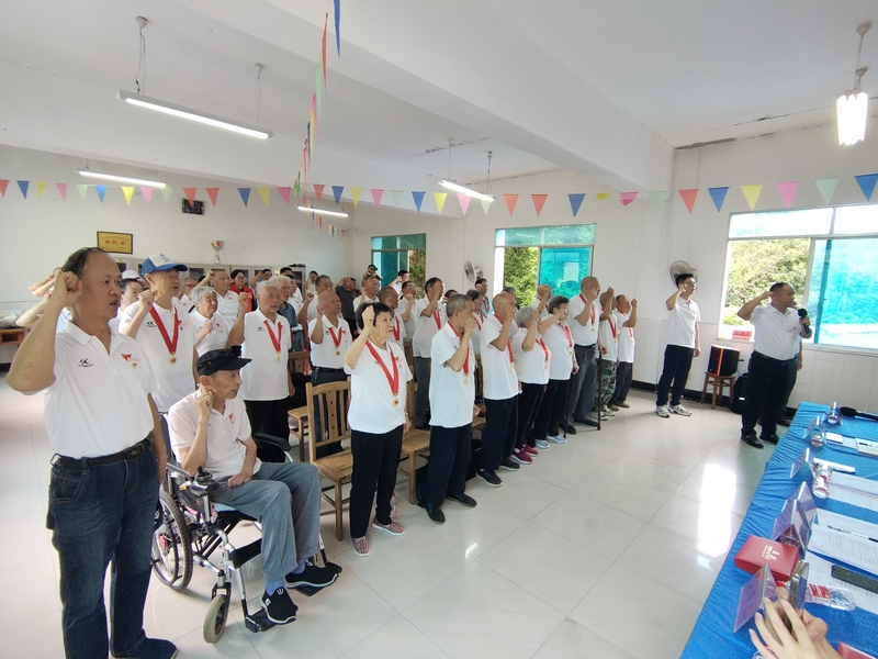 重溫入黨誓詞。