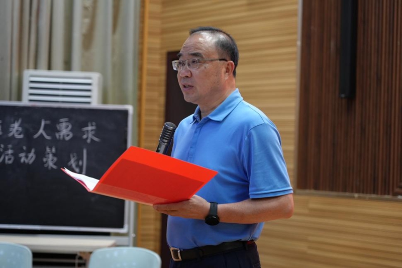 圖為李華榮書記在實習總結會發表講話。