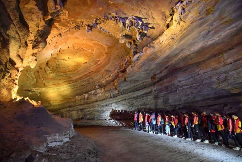 雙河洞國家地質公園開展自然教育活動。喬啟明攝
