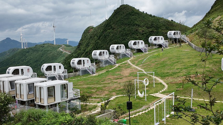 玉簪花云海景區今年新增的特色“微民宿”——太空艙住宿項目。胡鳳至攝