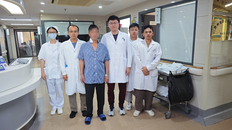 術后第8天，患者順利出院。