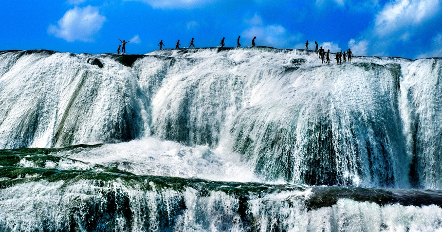 陡坡塘瀑布。郭檢仁攝