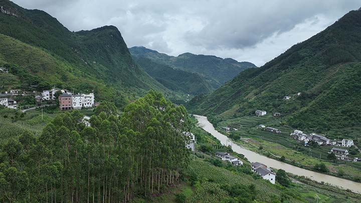 羊磴鎮。王印攝）