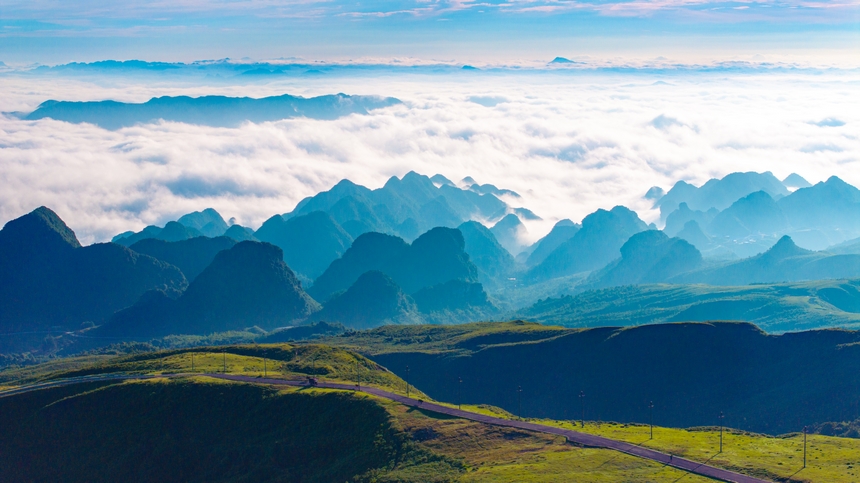 7月6日拍攝的貴州省畢節市赫章縣阿西里西大草原。張榮升攝
