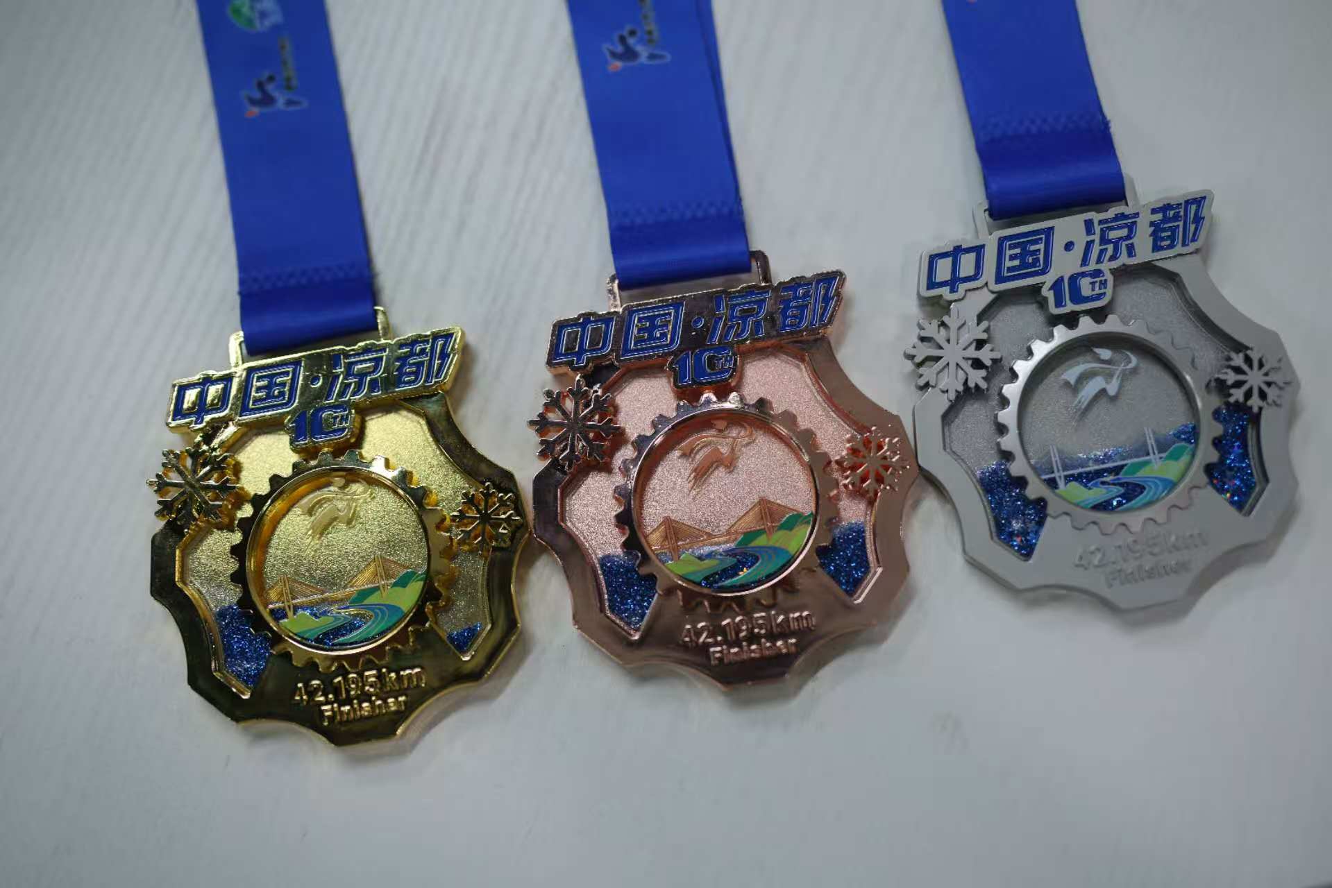 2025“初好刺梨”六盤水馬拉松獎牌出爐。