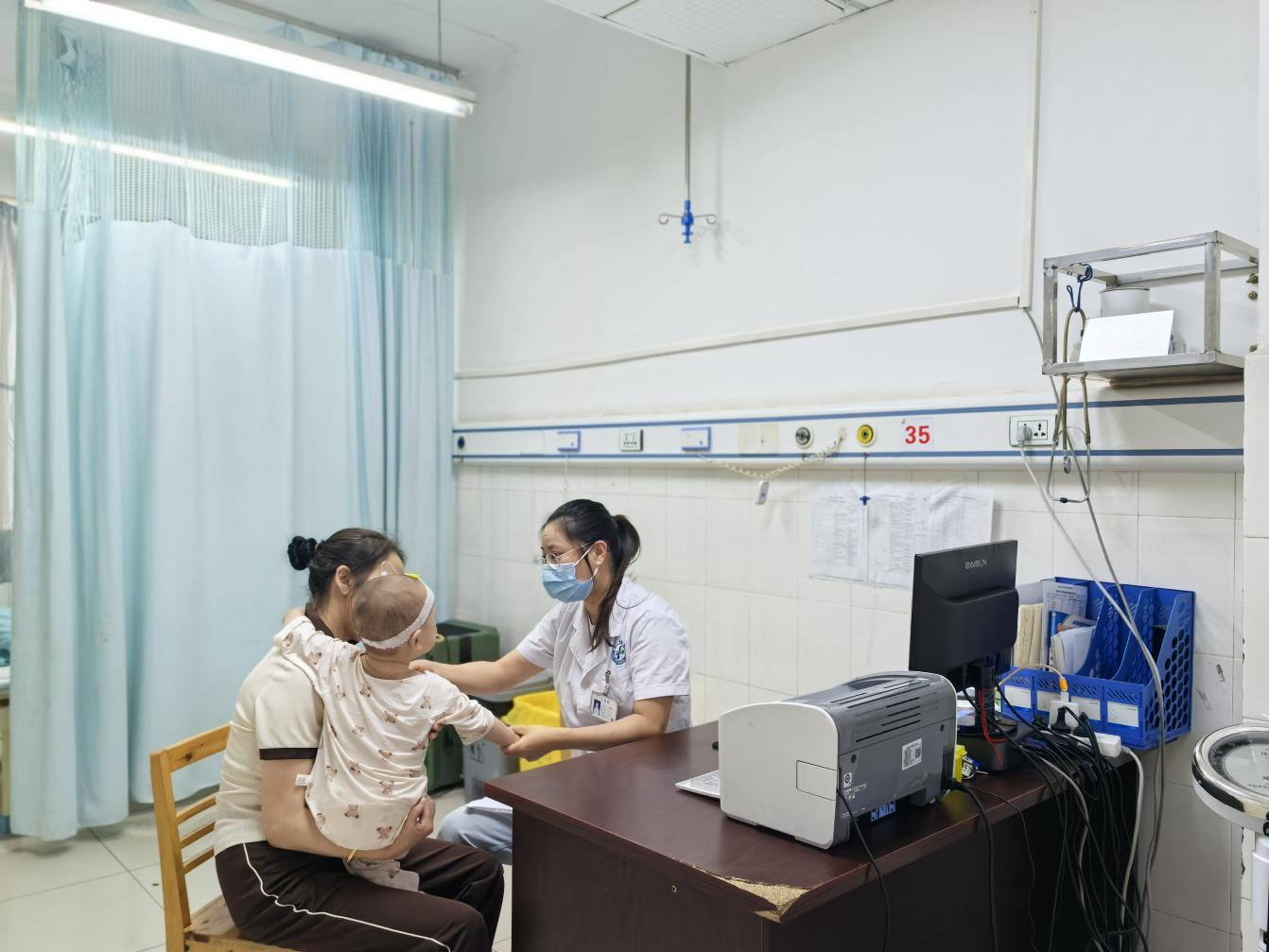 夜間門診兒科門診就診中。