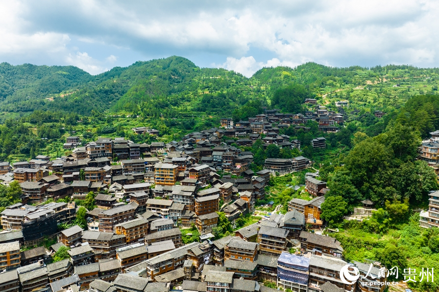 航拍西江千戶苗寨。人民網 陽茜攝