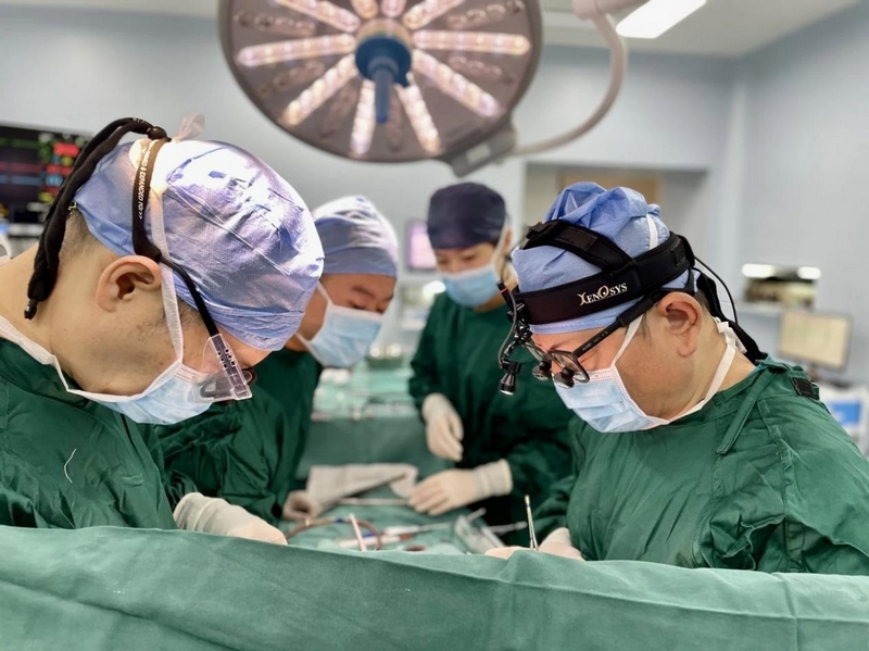 陳會文帶領團隊成功開展了貴州最低體重（2.8kg）大動脈調轉手術。