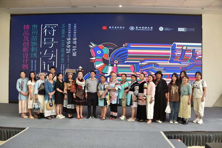 石柳莎積極參加刺繡研修班   .JPG