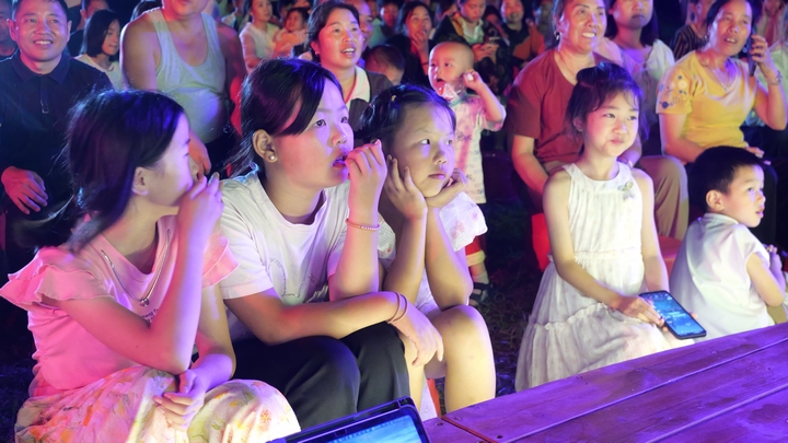 松桃黔東草海激活夏季出游新玩法。