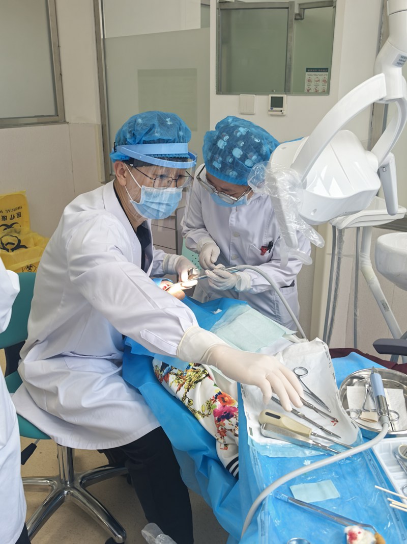 貴陽市口腔醫院口腔頜面外科專家劉弦。