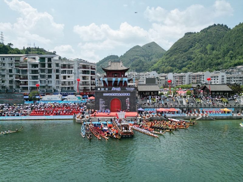 貴州省龍舟冠軍賽開幕。吳賢和攝