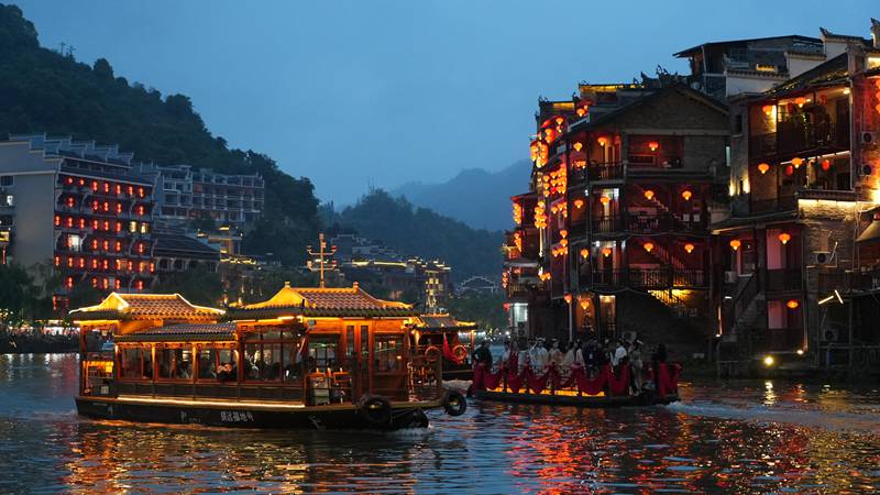 夜游?陽河。車逢路攝