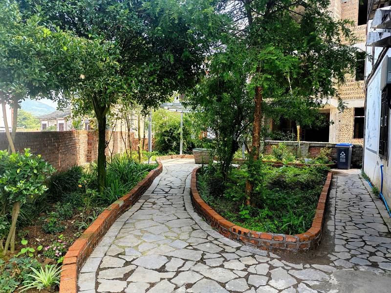 小壩鎮公雞山村庭院別致 干凈整潔。萬飄陽攝