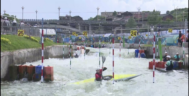 貴州凱里：現代賽事喚醒古鎮心跳 皮劃艇激流回旋賽事激蕩文旅新活力。