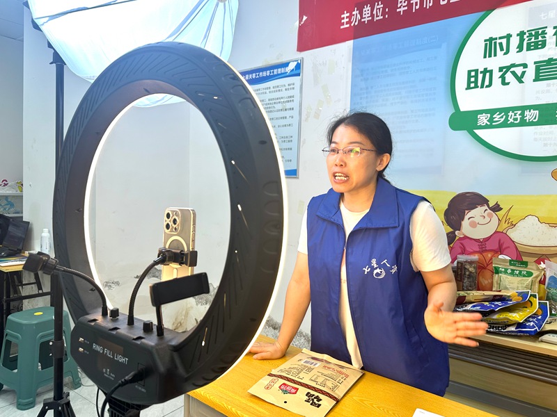 開展網絡直播培訓。周婕攝