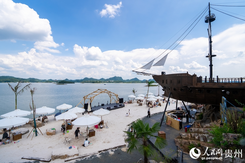 紅楓湖邊的露營基地。人民網記者 涂敏攝