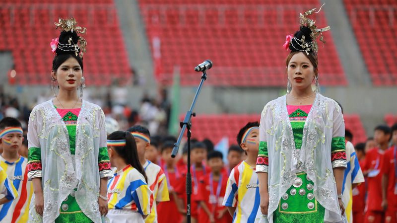 悠揚的侗族大歌與青少年合唱，表達貴州的熱情邀約。