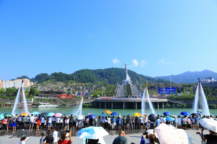 8月1日，劍河縣2025年“六月六”仰阿莎文化節水上運動表演活動現場。楊家孟 攝 (9).JPG