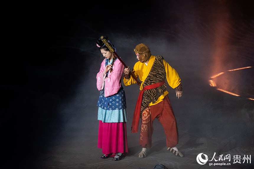 沉浸式實景仙幻劇《再回西游》演出現場。人民網記者 涂敏攝