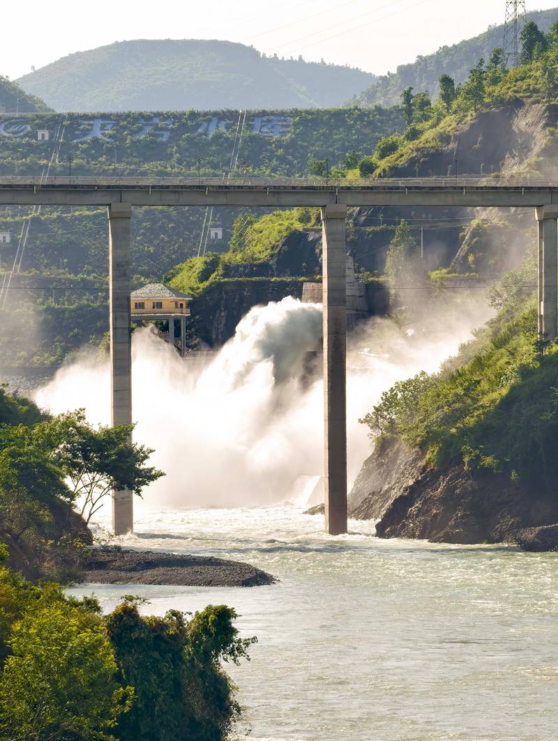 夾巖水庫正在泄洪。張榮攝
