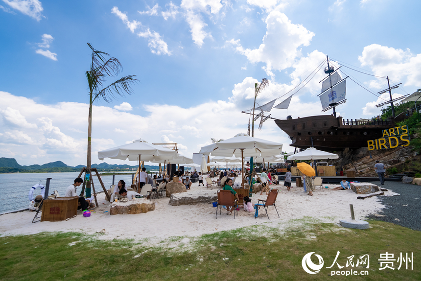 鳥藝術營地同樣熱鬧十足。人民網記者 涂敏攝