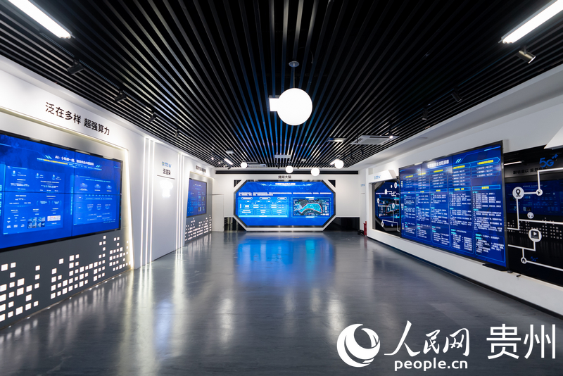 貴安新區中國移動數據中心算力網絡展示中心。人民網記者 涂敏攝