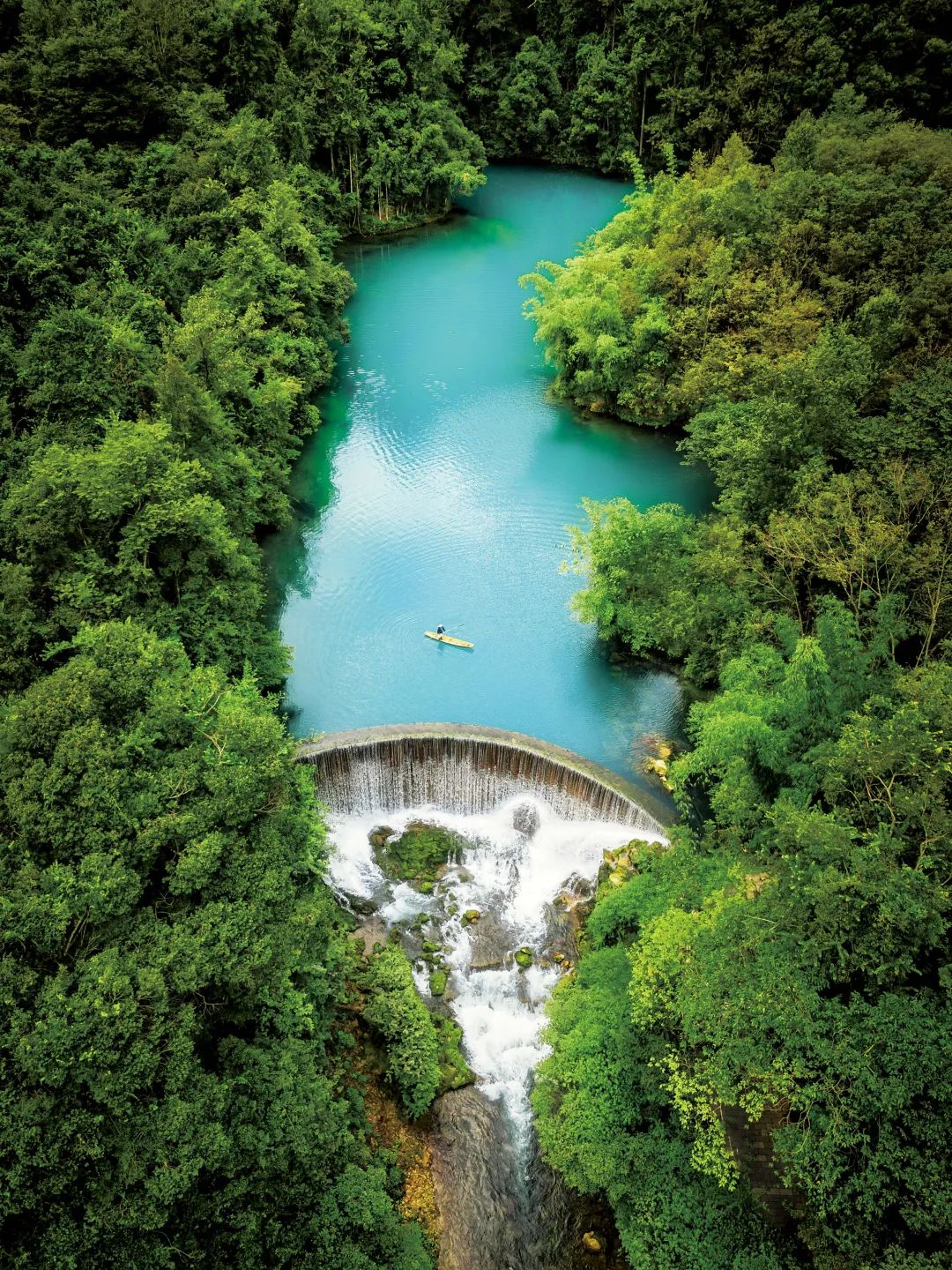 黔南州荔波小七孔景區臥龍潭景點。劉黃曉東攝