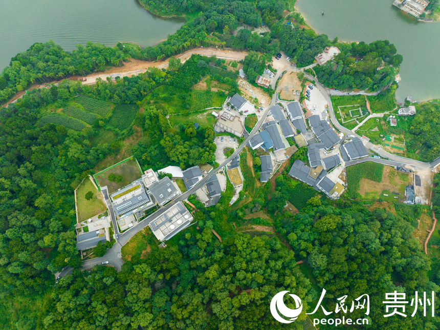 航拍貴陽觀山湖區高寨村。人民網 陽茜攝