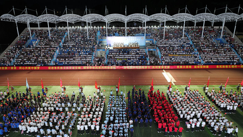 1貴州省黔東南州第十一屆運動會暨第五屆少數民族傳統體育運動會開幕式在黃平縣體育公園盛大啟幕。陳孝新攝