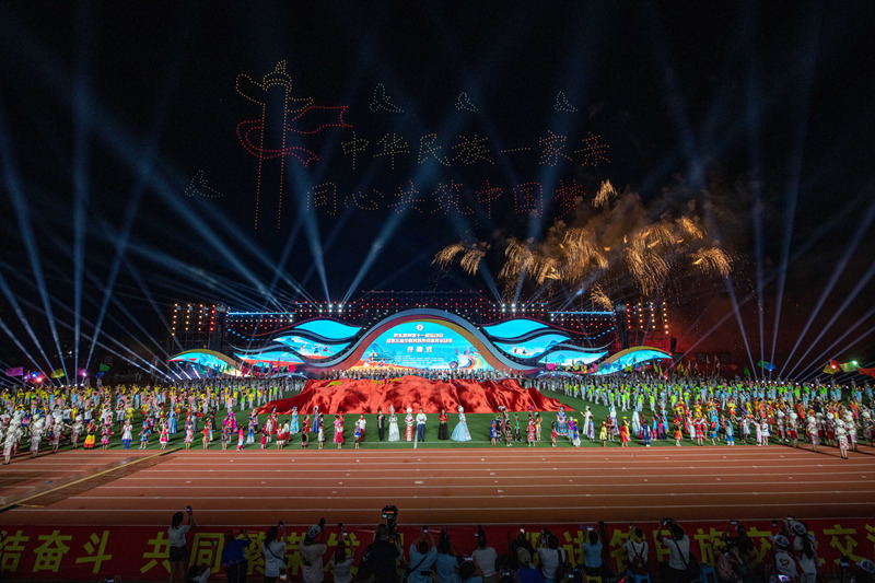 貴州省黔東南州第十一屆運動會暨第五屆少數民族傳統體育運動會開幕式在黃平縣體育公園盛大啟幕。梁文攝