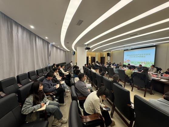 貴州農職院“望、聞、問、切”育新才 禽創先鋒助振興。