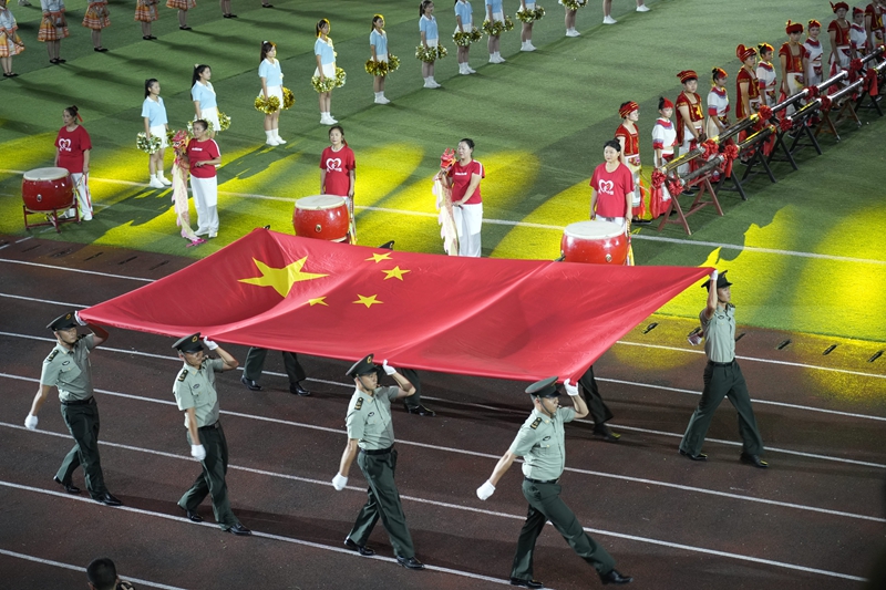 國旗護衛隊入場。黃石明攝