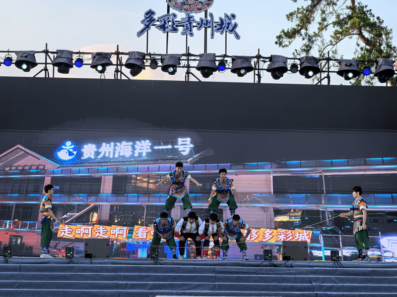 青年花樣跳繩。