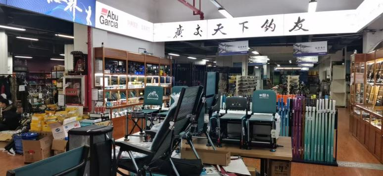 該企業配套打造的釣具售賣點。