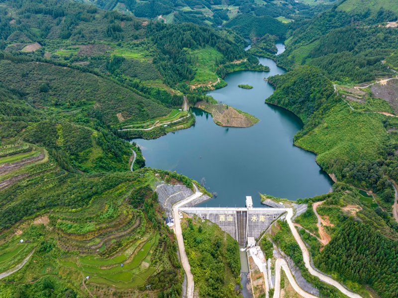  2025年8月7日，拍攝的貴州省從江縣西山鎮西山水庫（無人機照片）。