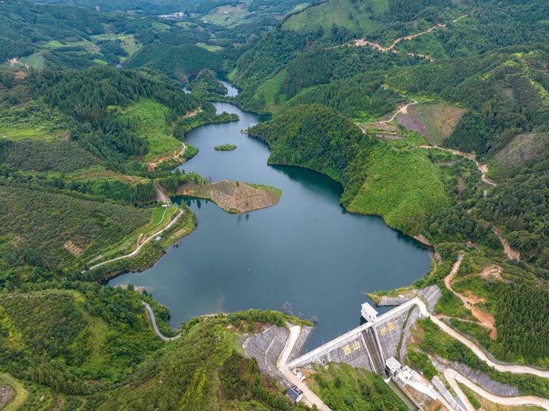  2025年8月7日，拍攝的貴州省從江縣西山鎮西山水庫（無人機照片）。