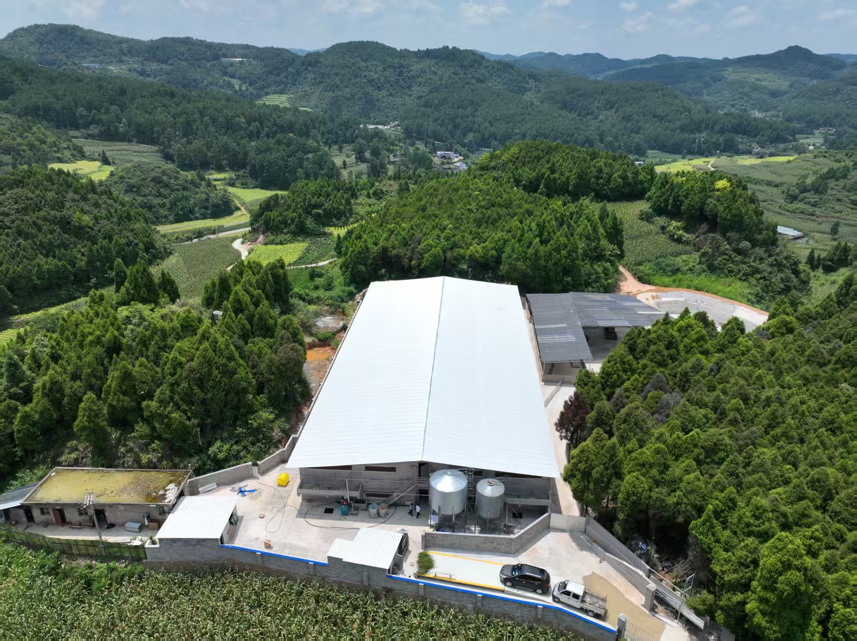 開陽融合種養殖農民專業合作社生豬養殖區全貌圖。