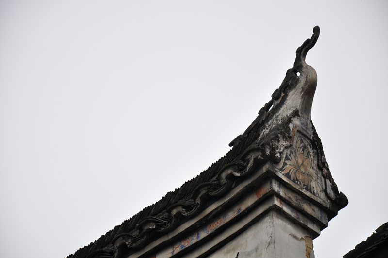 造型精巧的檐翼及精美的彩繪。歐陽克儉攝