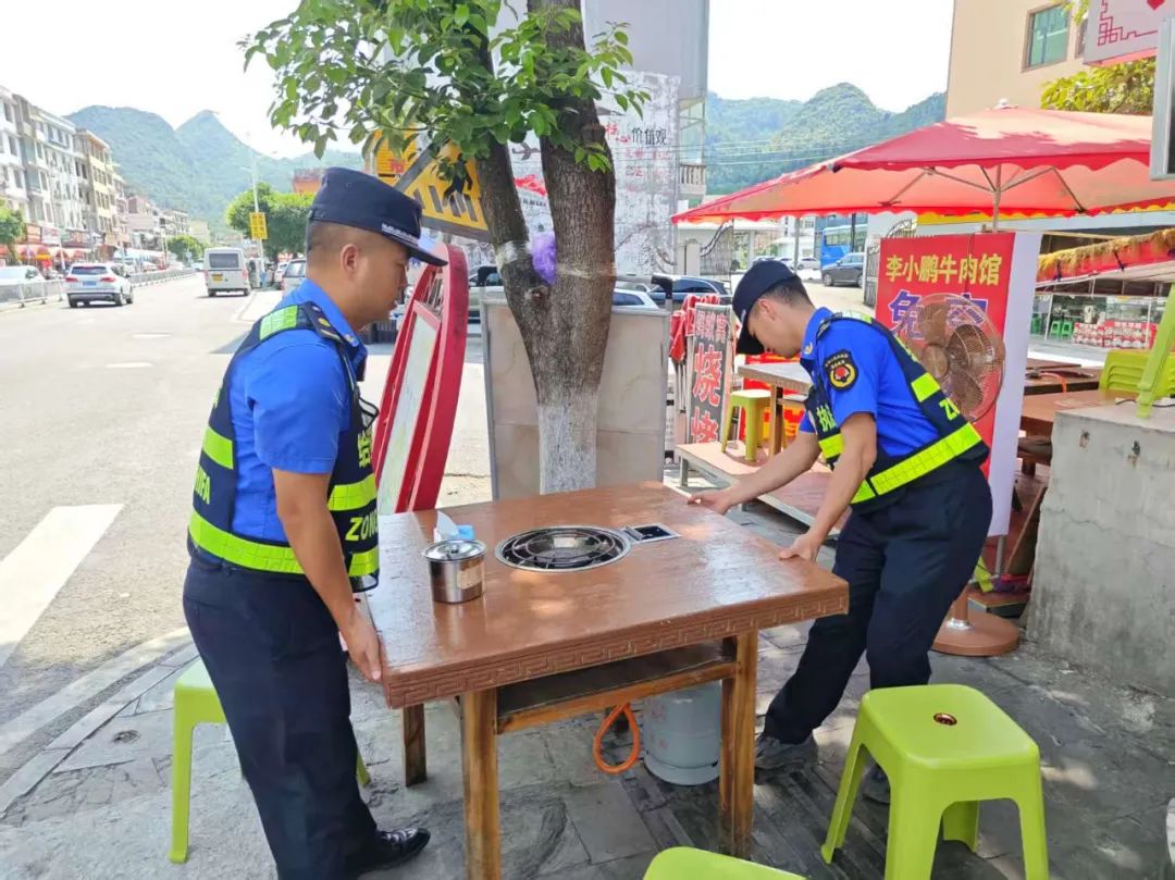 黃果樹旅游區綜合執法大隊優化服務保障、加強部門聯動等方式，確保旅游市場規范有序。.jpg