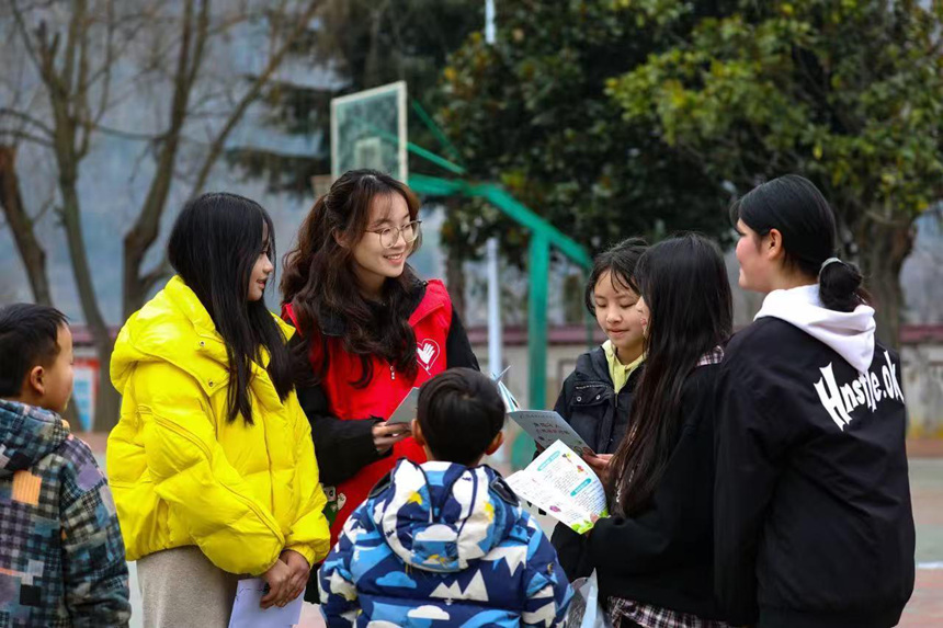 寒假期間，貴州各級12355開展線下公益活動。共青團貴州省委供圖