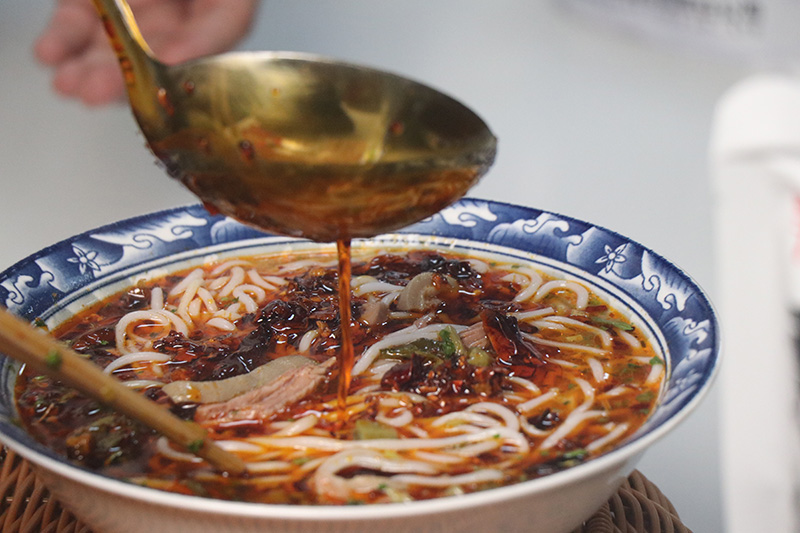 畢節羊小權食品有限責任公司生產的袋裝羊肉粉。王月 攝