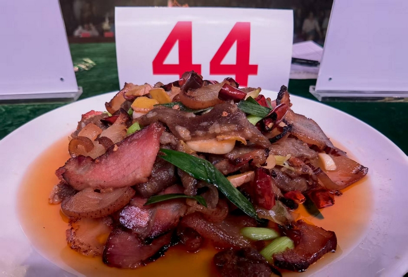 參賽菜品 —— 色澤誘人的炒臘肉。稅會靜 攝.jpg