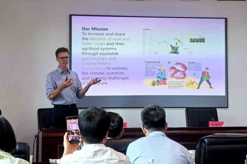 國際馬鈴薯中心亞太中心馬鈴薯育種專家菲利普·基爾博士作主旨報告。