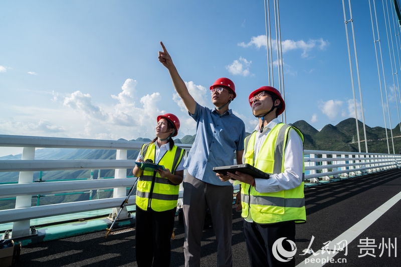 貴州交通職業大學打造了“一橋一課一團隊”模式。人民網 陽茜攝.jpg