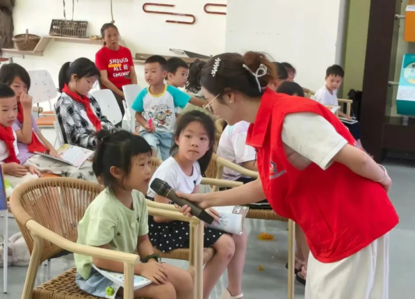 羅光浪老師在黔南州都勻市金恒星社區。