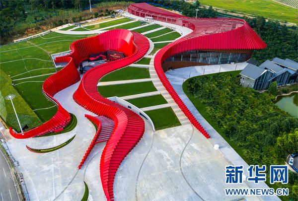 位于貴陽的“紅飄帶”全景航拍。新華網發