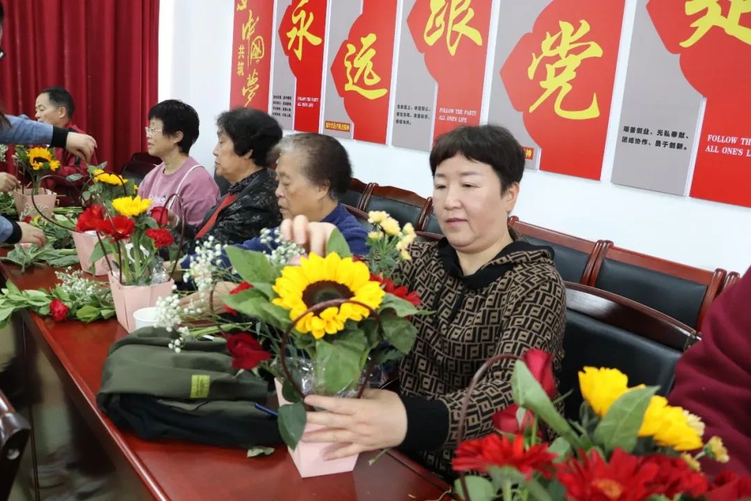 圖為退休黨支部開展主題黨日活動。
