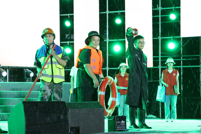 工作服走秀。