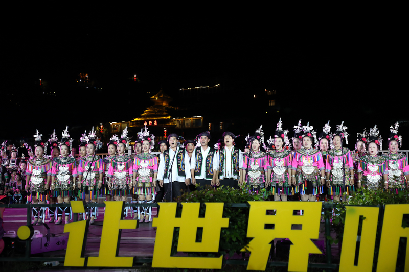 “村歌”晚會優秀歌隊助陣演出現場。中共黎平縣委宣傳部供